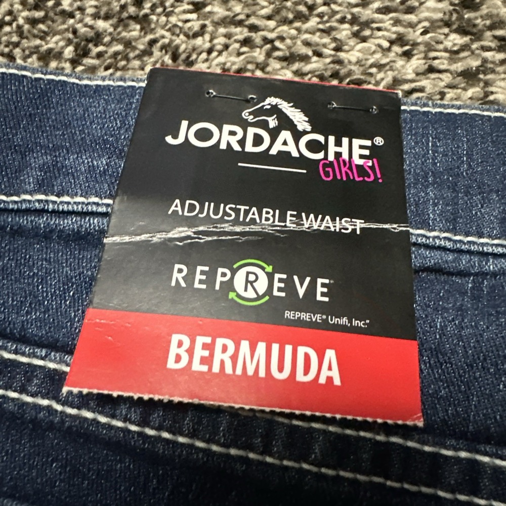 Jordache Girls Size 18 Bermuda Shorts Dark Wash Raw Hem Embroidered Flowers 30x8 - Picture 4 of 7